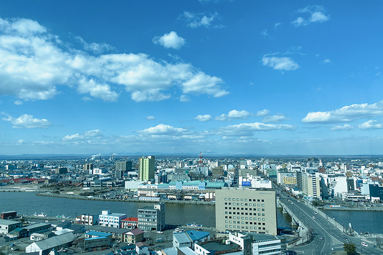 大型店も豊富、買い物には困りません！