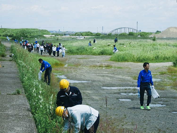港の清掃活動への参加